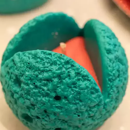 bougie givrée verte et rouge