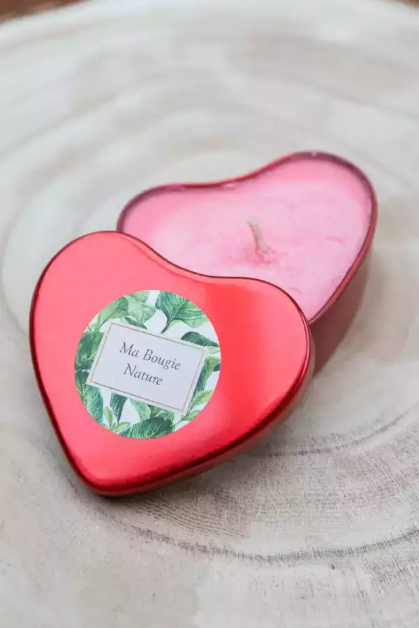 Petite bougie en forme de coeur