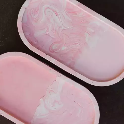 Vide poche ovale petit plateau en Jesmonite | marbré rose