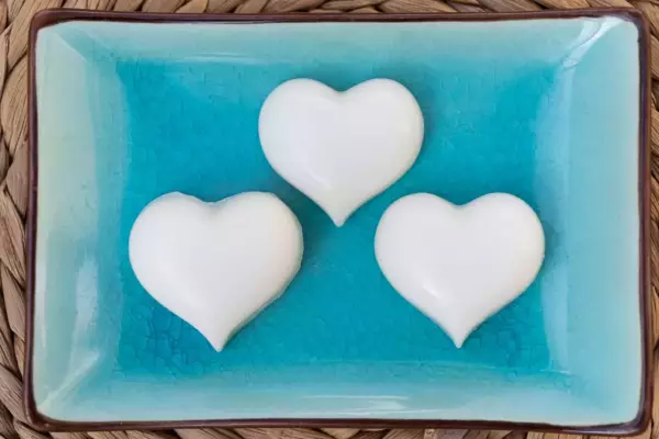 Fondant parfumé en forme de cœur rose, orange, blanc ou bleu – Image 7