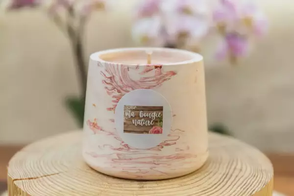 Bougie Louise en jesmonite marbrée marron