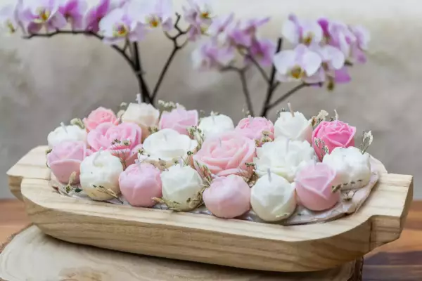 Bateau avec bougies fleurs