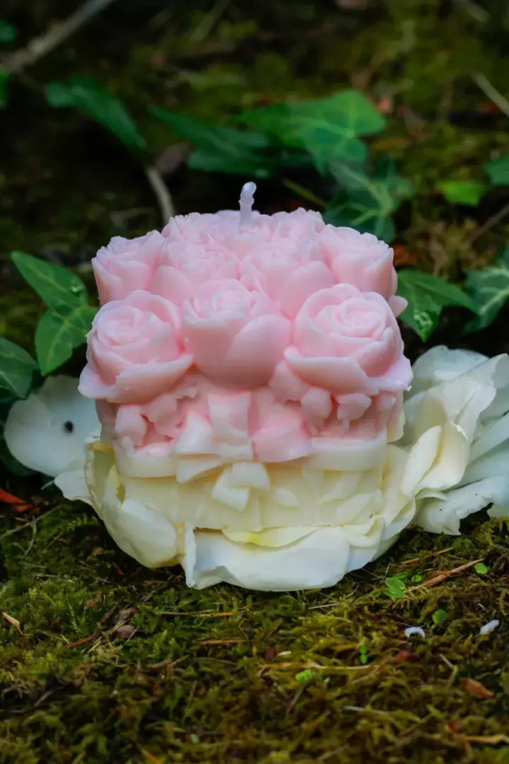 Bougies moulées bouquets de roses carrés