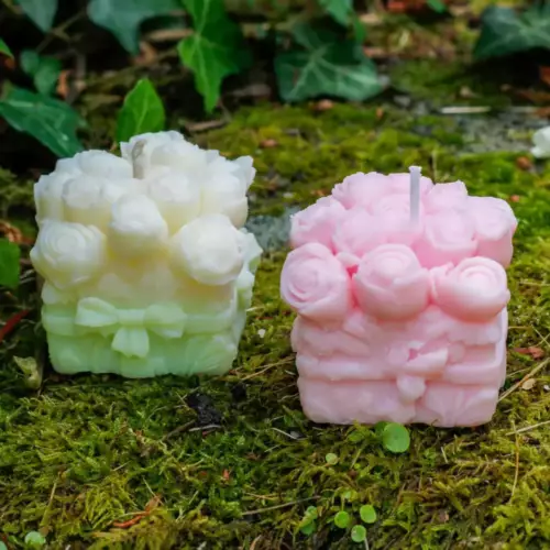 Bougies moulées bouquets de roses carrés